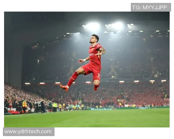 足球场上的魅力风采足球明星与美女的完美瞬间合集