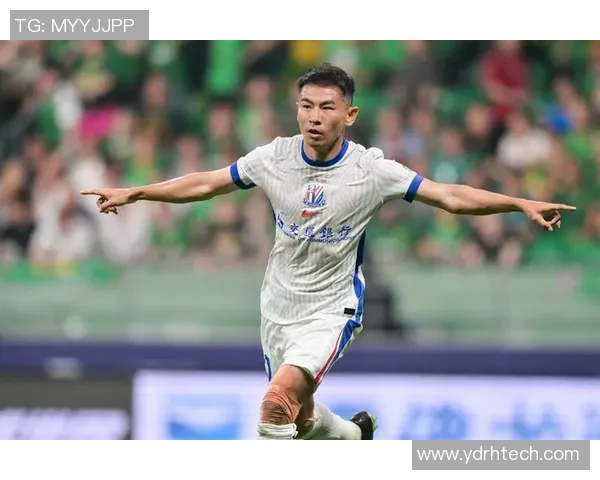 大五元足球明星的崛起与影响力解析：他们如何改变了足球的未来